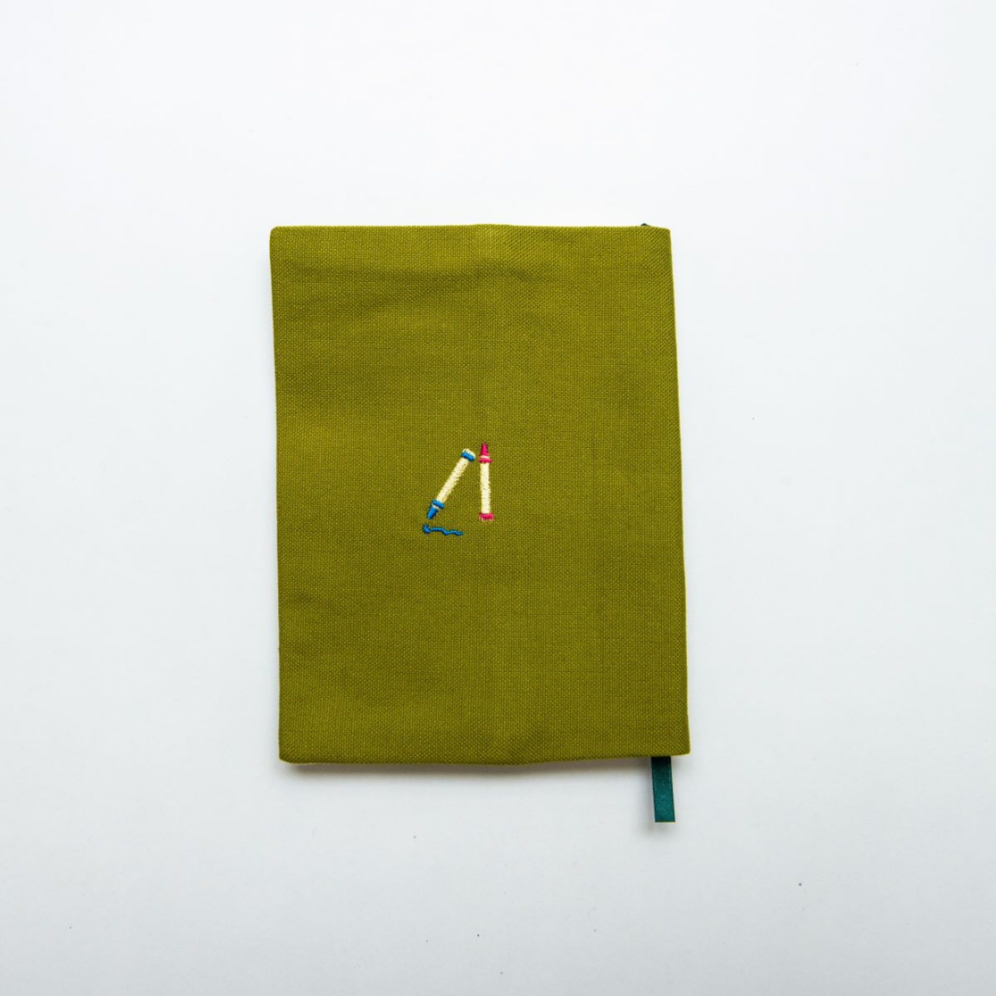 サクラクレパスコラボ雑貨(サクラクレハ゜スコラホ゛) ブックカバー（刺繍） クレヨン柄